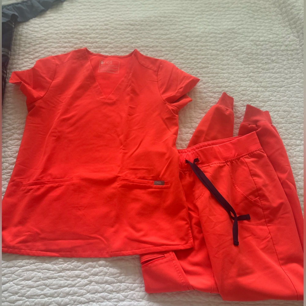 Figs Women's Scrub Top & Jogger Set in coral